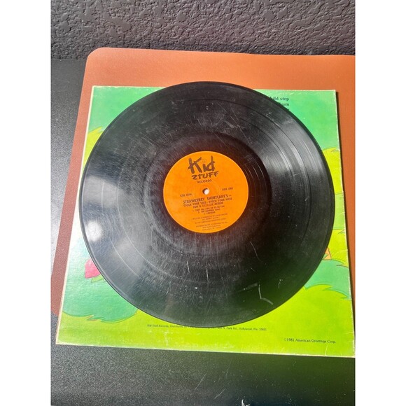 Vintage Records Strawberry Shortcake's Touch Your Toes, Touch Your Nose (Used) - Picture 3 of 5